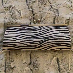 Zebra clutch